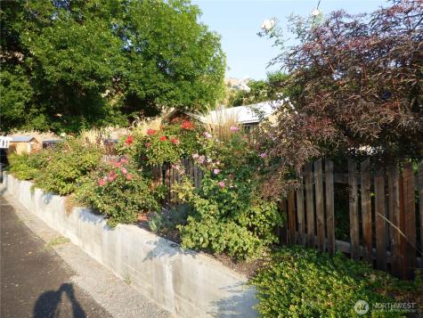 304 Pearl Street Pateros WA 98846
