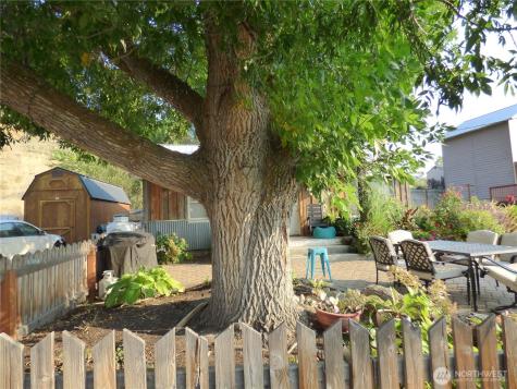 304 Pearl Street Pateros WA 98846