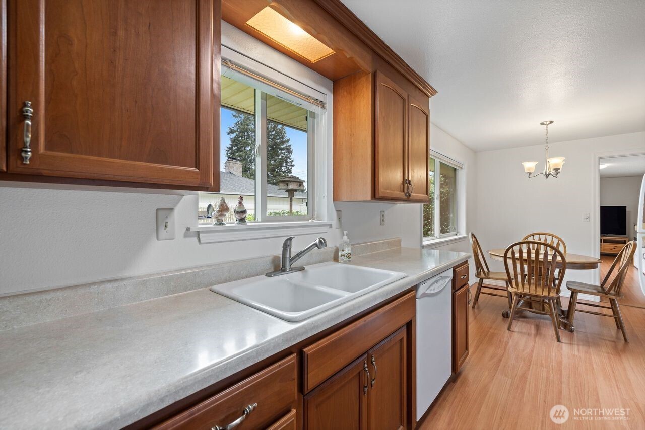 1127 12th Avenue SE Puyallup WA 98372