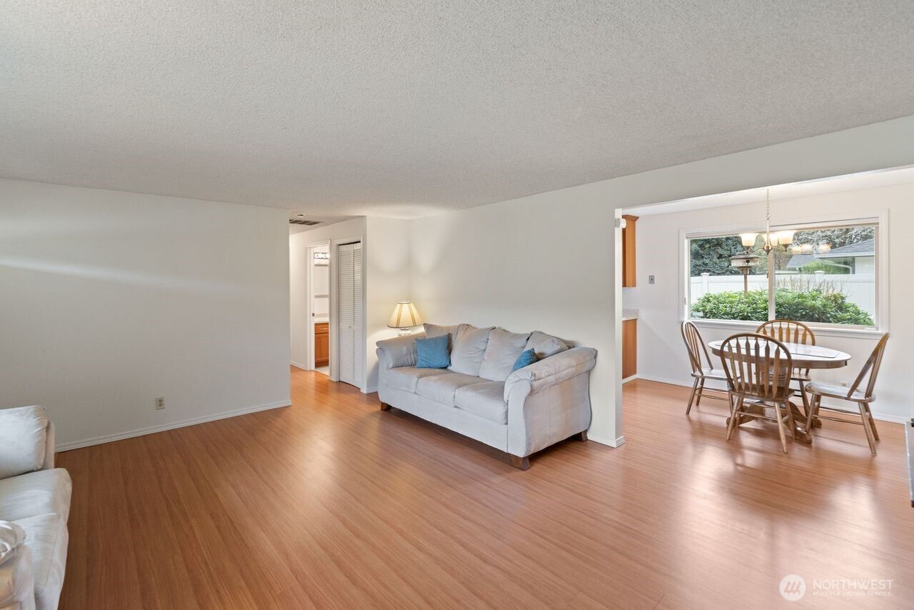 1127 12th Avenue SE Puyallup WA 98372