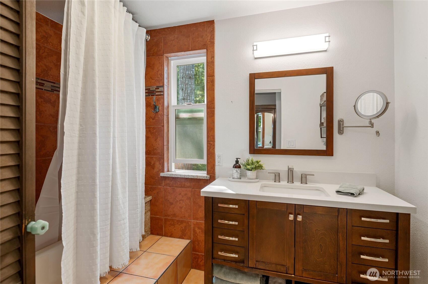 13720 W Raven Lane Bremerton WA 98312
