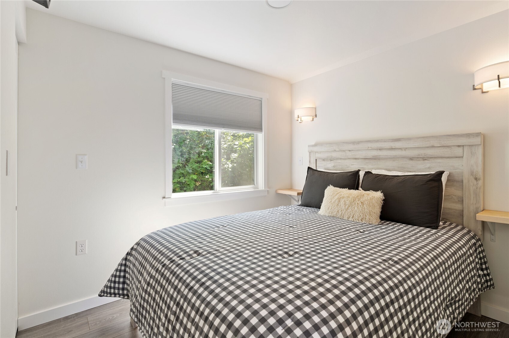 13720 W Raven Lane Bremerton WA 98312