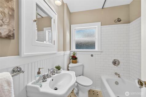 3033 44th Avenue SW Seattle WA 98116