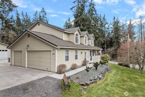 724 Greenoch Loop Oak Harbor WA 98277