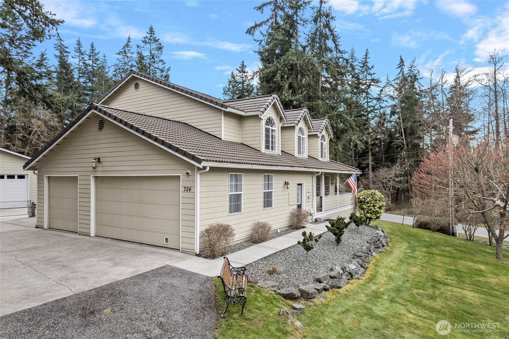 724 Greenoch Loop Oak Harbor WA 98277