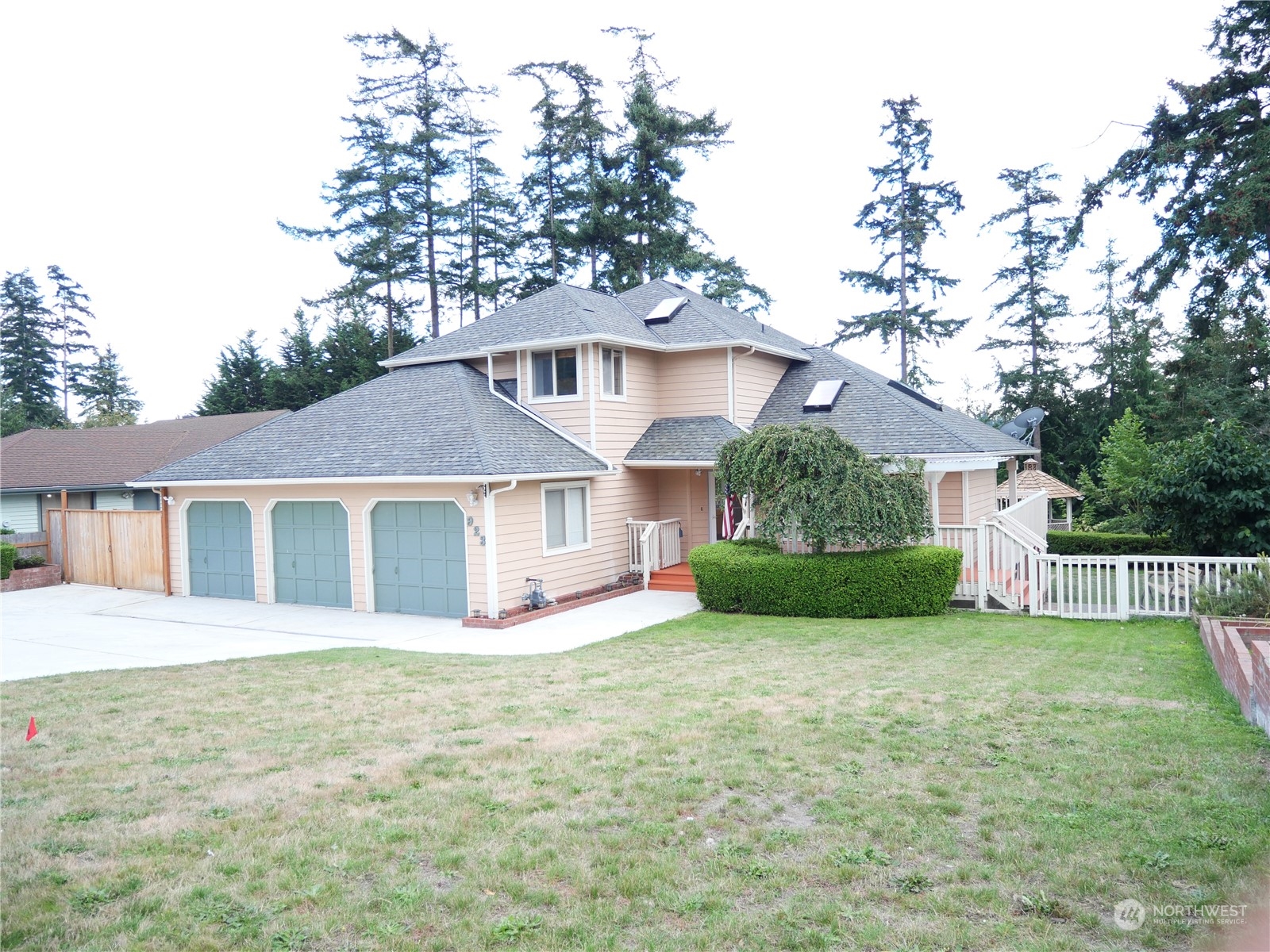 923 SW Barrington Drive Oak Harbor WA 98277