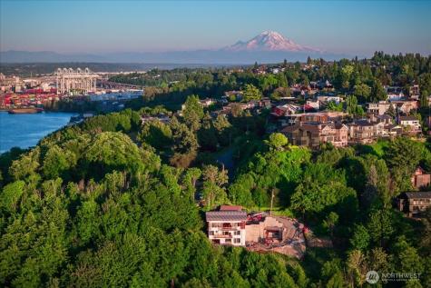 1017 California Lane SW Seattle WA 98116