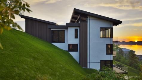 1017 California Lane SW Seattle WA 98116