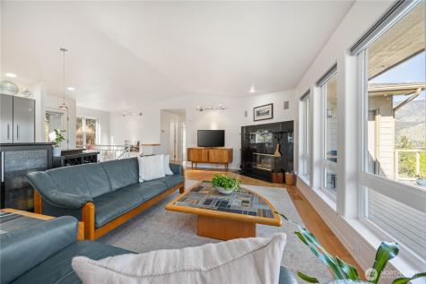 7379 Ridgeview Drive Chelan WA 98816