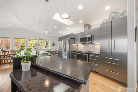 7379 Ridgeview Drive Chelan WA 98816