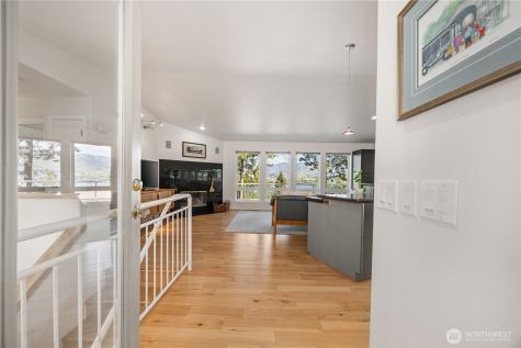 7379 Ridgeview Drive Chelan WA 98816