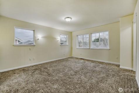 4504 25th Street SE Puyallup WA 98374