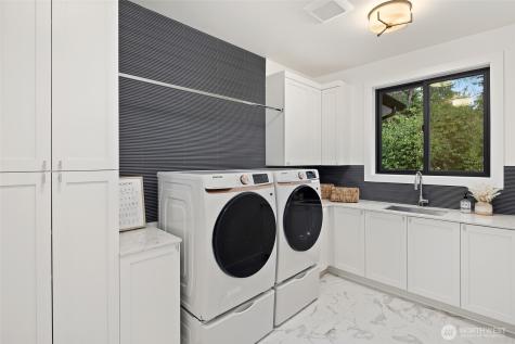 4216 83rd Avenue SE Mercer Island WA 98040