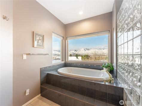 214 Stull Court East Wenatchee WA 98802