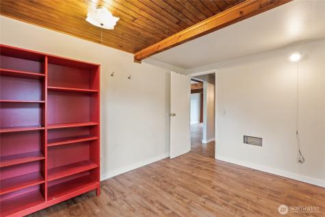 6737 Sycamore Avenue NW Seattle WA 98117