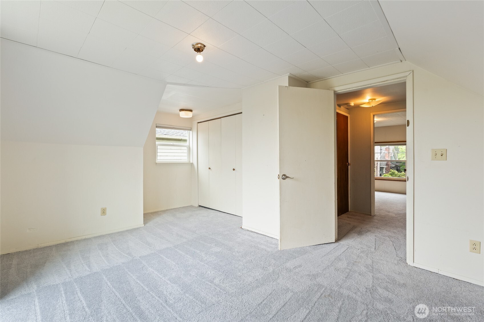 6737 Sycamore Avenue NW Seattle WA 98117