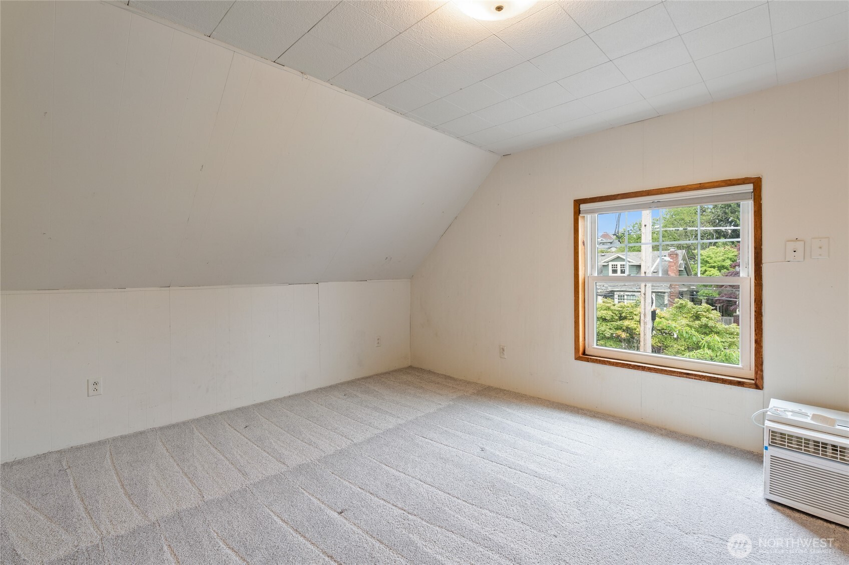 6737 Sycamore Avenue NW Seattle WA 98117