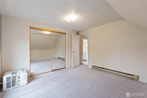 6737 Sycamore Avenue NW Seattle WA 98117