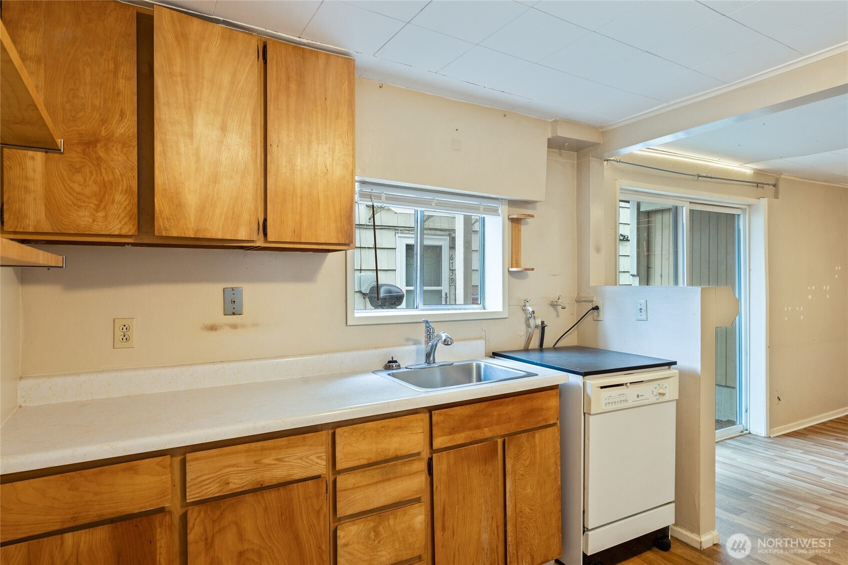 6737 Sycamore Avenue NW Seattle WA 98117