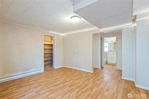 6737 Sycamore Avenue NW Seattle WA 98117