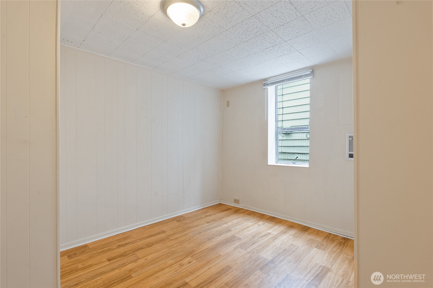 6737 Sycamore Avenue NW Seattle WA 98117