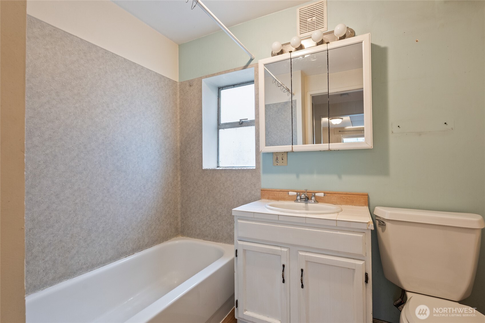 6737 Sycamore Avenue NW Seattle WA 98117
