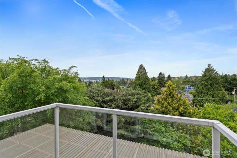6737 Sycamore Avenue NW Seattle WA 98117
