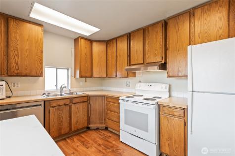 6737 Sycamore Avenue NW Seattle WA 98117
