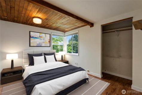 6737 Sycamore Avenue NW Seattle WA 98117