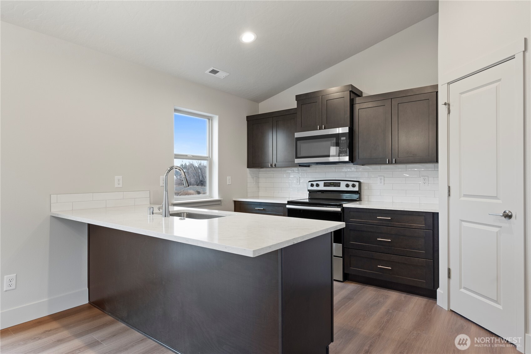 202 N Sandy Loop Moses Lake WA 98837