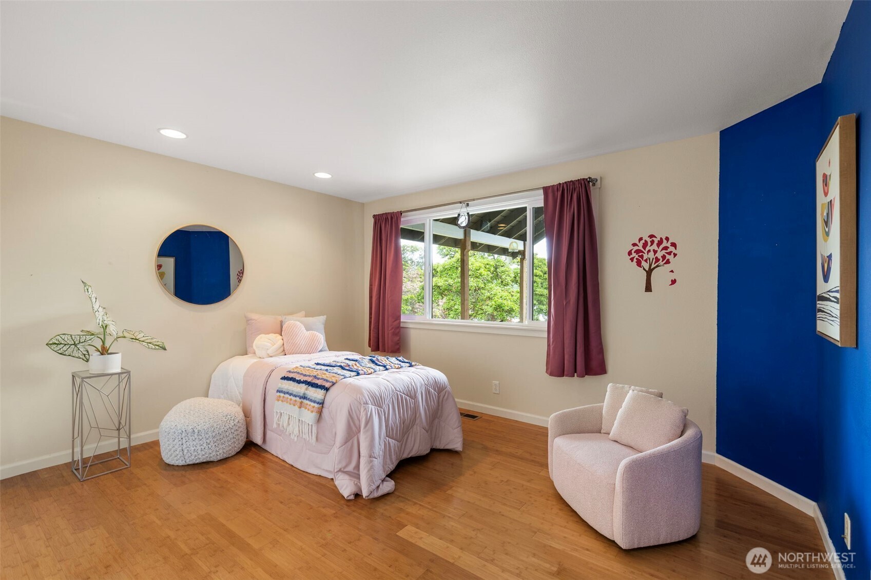 21275 Indianola Road NE Poulsbo WA 98370