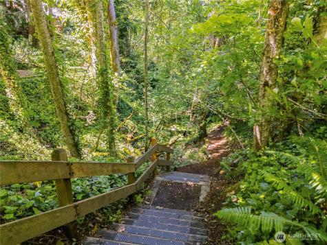 15015 SE 46th Place Bellevue WA 98006