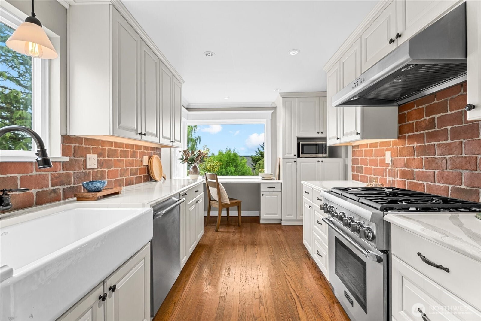 4565 E Laurel Drive NE Seattle WA 98105