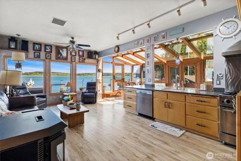 1442 Seacrest Drive Lummi Island WA 98262