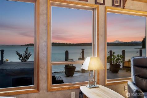 1442 Seacrest Drive Lummi Island WA 98262