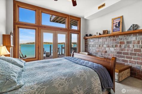 1442 Seacrest Drive Lummi Island WA 98262