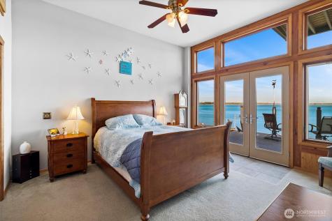 1442 Seacrest Drive Lummi Island WA 98262
