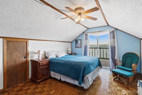 1442 Seacrest Drive Lummi Island WA 98262