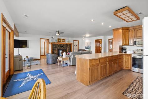 1442 Seacrest Drive Lummi Island WA 98262