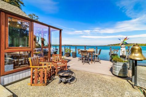 1442 Seacrest Drive Lummi Island WA 98262