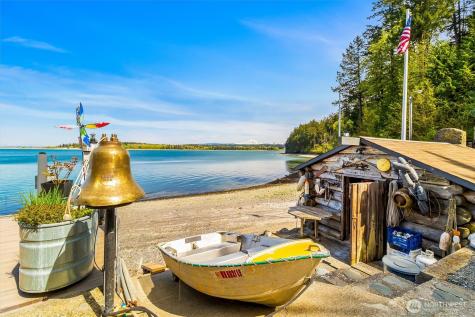 1442 Seacrest Drive Lummi Island WA 98262