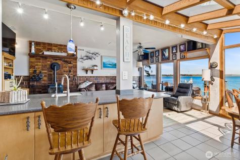 1442 Seacrest Drive Lummi Island WA 98262