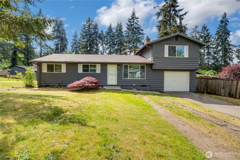 2914 Forest Rim Court S Puyallup WA 98374