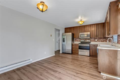 2914 Forest Rim Court S Puyallup WA 98374