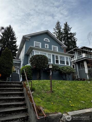5235 19th Avenue NE Seattle WA 98105