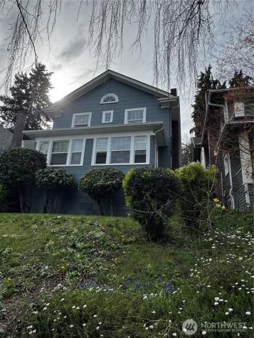 5235 19th Avenue NE Seattle WA 98105