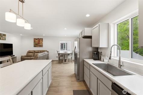 1259 Theo Way Rock Island WA 98850