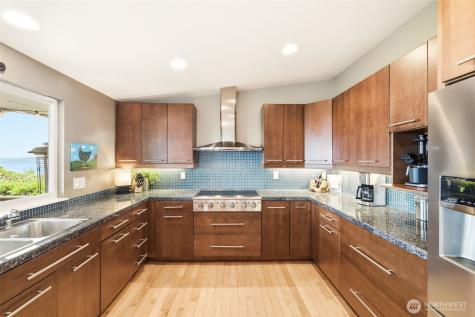 5578 Broad View Avenue NE Tacoma WA 98422