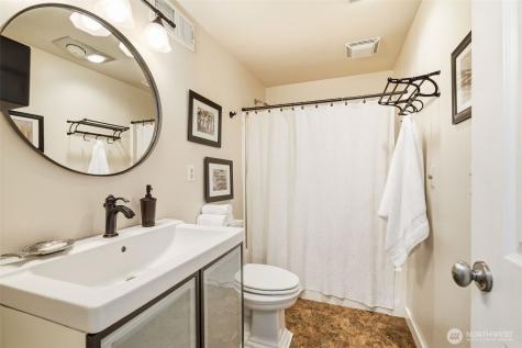 5578 Broad View Avenue NE Tacoma WA 98422