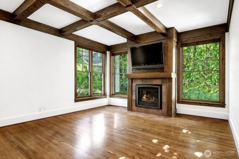 8975 NE 10th Street Bellevue WA 98004